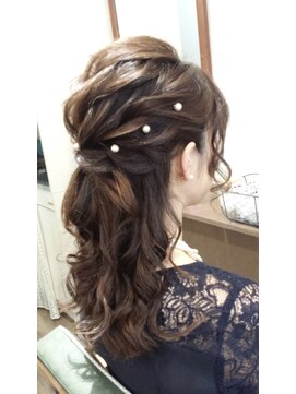 秋葉原コットン ヘアセット専門店 ルーズハーフアップ