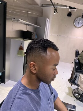 フランクスバーバーザスタンド(Frank’s barber the stand) 外国人風ナチュラルアップバングベリーショートF