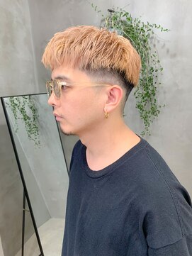 テトヘアー(teto hair) フェードカット、メンズカット、ブロンド、スパイキー