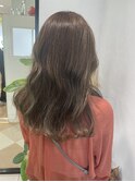 オリーブベージュ ロングヘア 透明感カラー