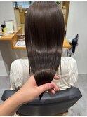 艶髪ストレートグレージュ