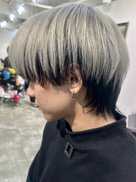 イリ 心斎橋(ili) ハイトーンカラーミルクティーベージュレイヤーカット