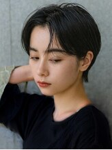 ハイファイブ ヘアーアンドフェイス(Hi FIVE hair&face)&nbsp;センターパート大人かわいいハンサムショート黒髪