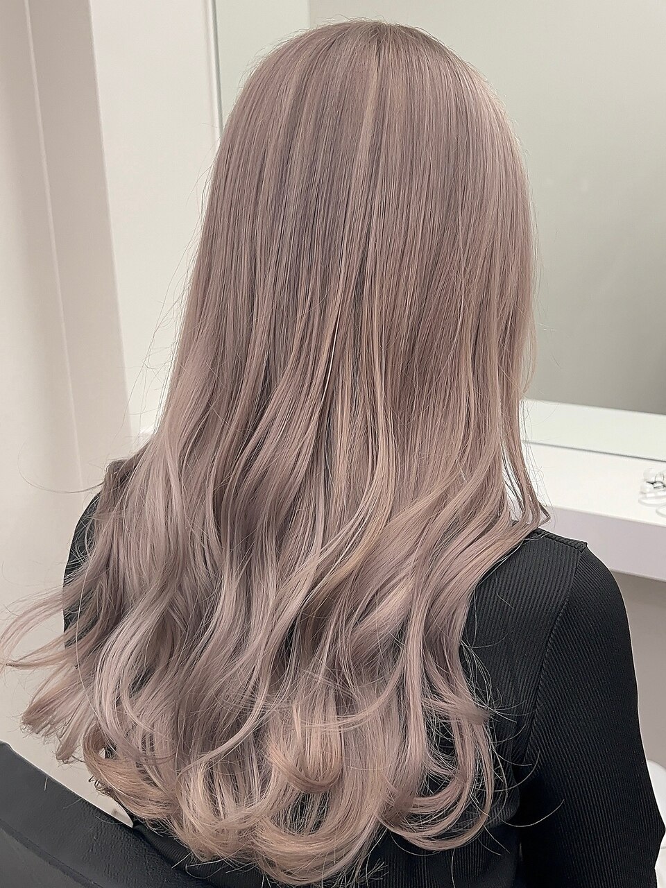 2026年夏】ミルクティーブラウンの髪型・ヘアアレンジ｜人気順