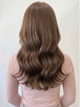 グラムビューティー 足利(gram beauty) 髪質改善カラーくびれ巻き髪ロングヘア透明ミルクティーカラー