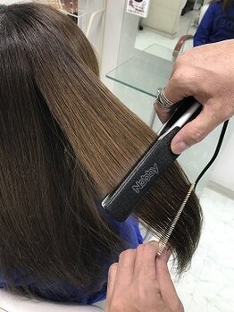 ヘアーシェイク(hairSHAKE)の写真/4種のタイプ別薬剤であなたのなりたいイメージも思いのまま。お悩み髪もサラ艶まとまりstyleへ変身♪