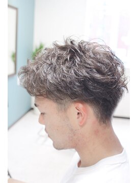 髪きる、ところ。 カリアゲ、パーマ。