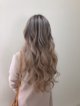 ユーリ(juli) ミルクティーバレイヤージュ