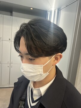 フィフス トウキョウ (fifth TOKYO) センターパートニュアンスパーマコンマヘア刈り上げマッシュ