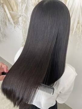 イレス 新札幌店(IRESU) ドレスヘア/ショコラアッシュ/弱酸性縮毛矯正 札幌市 / 札幌駅