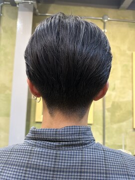 グレースマンカフェ(GRACE MAN CAFE) センターパート刈り上げマッシュスタイル