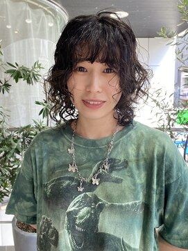 ヘアーアンドメイク ビス(HAIR&MAKE bis) 小顔パーマ ウルフパーマ　カーリーパーマ【中西思実】