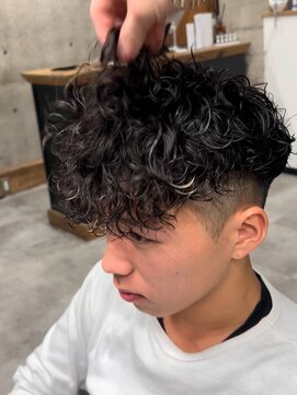 イーラ(era) スペインカール ツイストスパイラル眉カットメンズパーマ