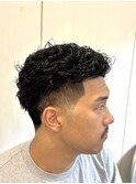 フェードカット大人パーマメンズショートスタイル