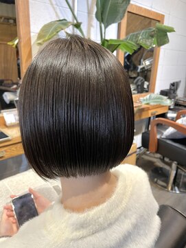 ヘアードレスビュー(hair dress V.I.E.W) パッツリボブ