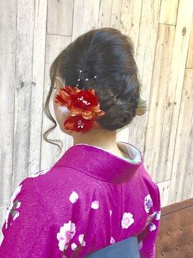 ヘアースペース ムーン(Hair Space MOON) 卒業式シーズンのヘアーセットと袴の着付け早朝から取り掛かりOK