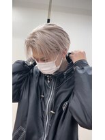 イノセンス 西宮北口店(innocence)&nbsp;大人気のセンターパートマッシュにハイトーンホワイトベージュ