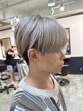 イリ 梅田(ili) 【kento限定カラー】ホワイトシルバー