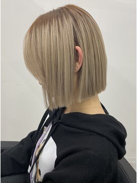 イーラ(era) 前下がり切りっぱなしボブ