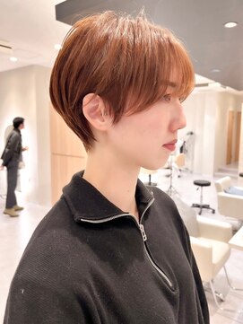 シシ 大宮(She 2.) 大人ショートボブ/ホワイトグレージュ/ブリーチ/ダブルカラー