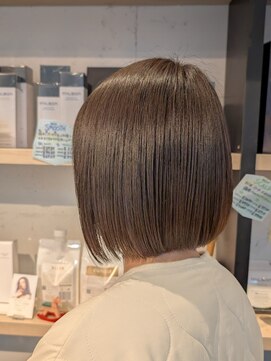 ローリーポーリークラウン(Roly Poly Clown) ボブカット × グレージュカラー