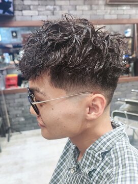 フォーコーナーズカットショップスリーセント 栄(FourCornersCutShop 3/cent) ツイストパーマ/フェードカット/スキンフェード/ローフェード