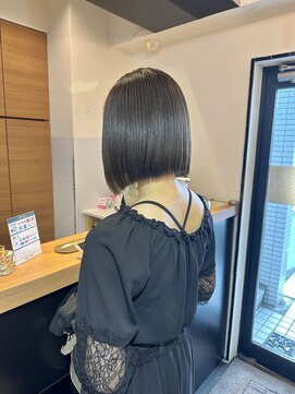 ファービヨンド(far beyond) 【後ろ姿も綺麗な】黒髪切りっぱなしボブ