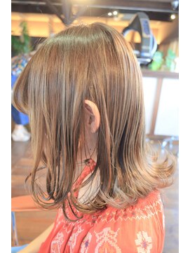 ピースリーヘア バイ カーサ(peathree.hair by CASA) シアーグレー×伸び掛けロブ