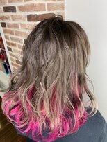 ジウ 上通り(JIU)&nbsp;30代40代50代ミルクティー×インナーピンク_ルーズヘア_ゆるふわ