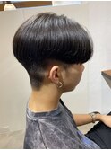 前下がりセンター分けマッシュ