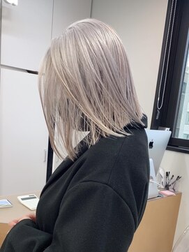 ペレ 渋谷(PELE) Y85_ うる艶ホワイトブロンド