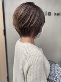 大人可愛い　前下がりショートボブ×白髪ぼかしハイライト