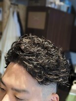 アールイー(Re) スキンフェード・ショートスタイル・ツイストスパイラルパーマ