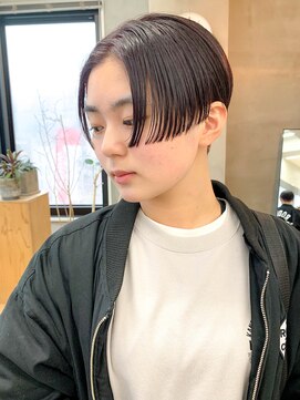 テトヘアー(teto hair) 刈り上げ、センターパート、ハンサムショート、ラベンダー