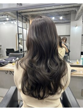 アメリ 新宿(Ameri) オリーブベージュ×たっぷりレイヤーカット