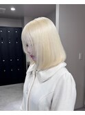 18291金髪ホワイトアッシュブロンドレイヤーボブシャギーカット