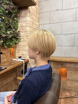 プランツヘアー 20.30.40代襟足くびれハンサムショート