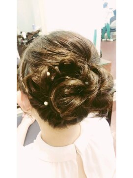 美容室 カーム(CALM) ねじり編み&リボンでふんわりセット