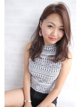 ビームズ ヘアー ブラン(Bee ms HAIR Blanc+) ビームズヘアー 大人のナチュラルヘアー セミロング ベージュ