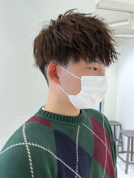 リップス 栄(LIPPS) ソフトツイストスパイラルメンズパーマツーブロックイメチェン