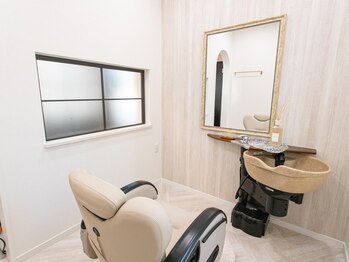 サロンドタカセ(Salon de takase)の写真/【マンツーマン施術☆】人気の女性向け顔剃り【お顔剃り美容法】は個室で行うので女性支持◎【本駒込駅】