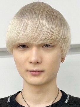 ウィコ 新宿(WICO) white blond [新宿駅/カルマパーマ/ベリーショート]