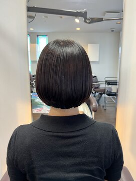 榮(Salon de 榮) ぱつっとボブ
