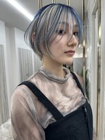 エトワール(ETOILE)&nbsp;ショートカット アンブレラカラー ブロンド×ブルー 三ノ宮/元町