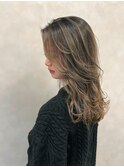 流れるレイヤーカット　バレイヤージュ　くすみベージュ