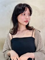 メゾンドムニ 恵比寿(Maison de MUNi)&nbsp;大人可愛い外ハネミディアムレイヤー