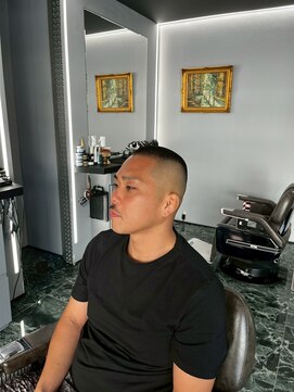 サロンドゥボルカン(Salon du Volcan) スキンフェード × ミリタリーバズ