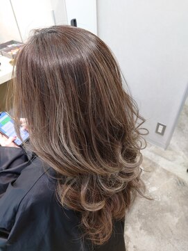 ジーナ 福岡藤崎(Zina) ロングレイヤー　巻き髪　レイヤースタイル