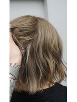 ヴァーディ オモテサンドウ(Vardy omotesando) beige/ホワイトベージュ ハイトーンボブ 表参道ブリーチ