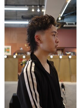 エディ(Edy) メンズウルフカットスパイキーショートスキンフェード眉毛カット